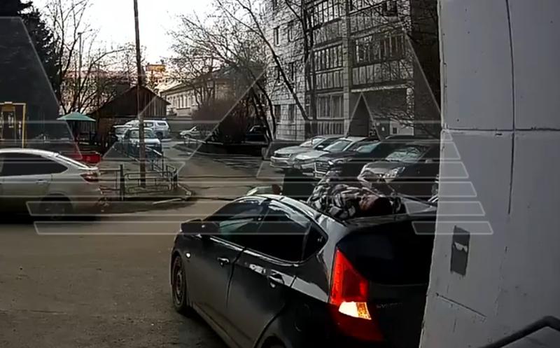 老婦竟在幾秒內就恢復意識,還能揮手求救。(X)