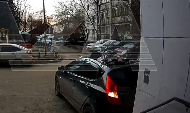 老婦竟在幾秒內就恢復意識,還能揮手求救。(X)