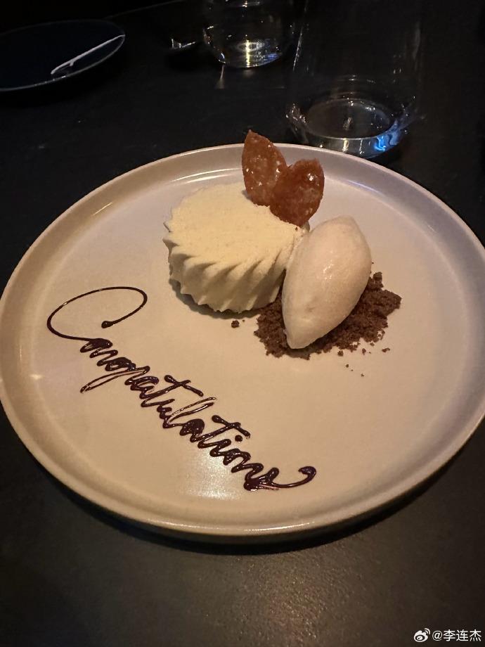 大俠李連杰心情大好,竟然上載食物相。