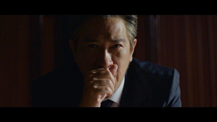 在《芻狗之血》一劇裡,家輝性格陰沉。