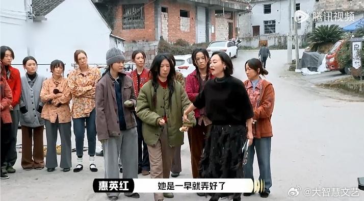 紅姐於節目《演員請就位第三季》中,細心教導後輩演員,將演藝經驗傳授給他們。