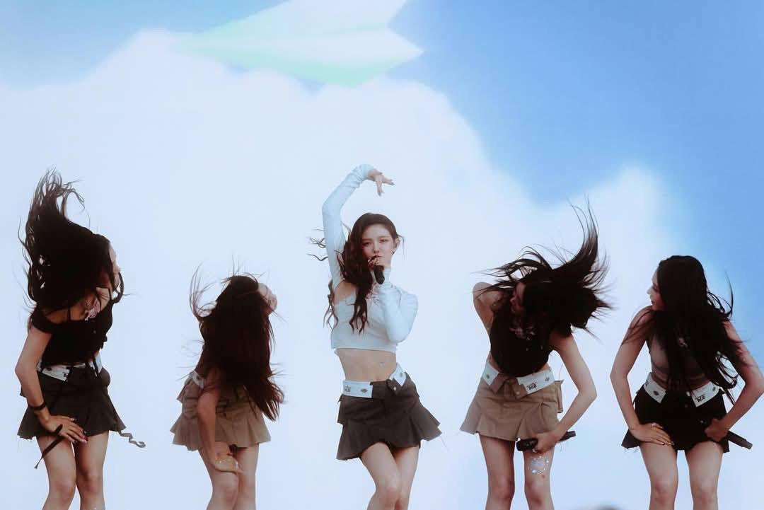 Fans初時不斷歡呼,意為Danielle有新歌推。