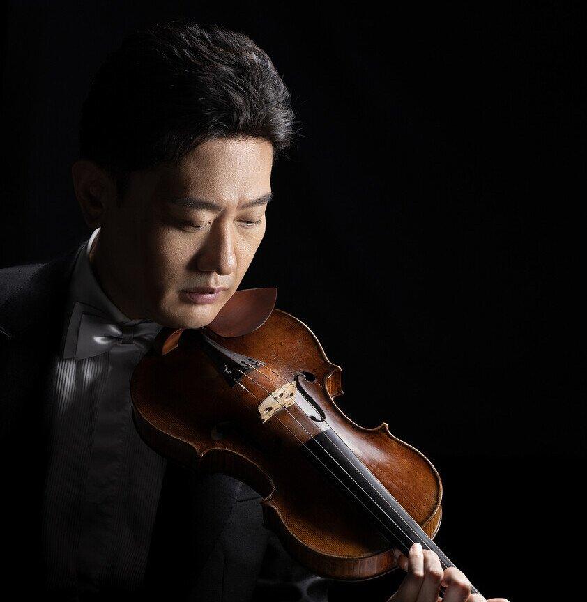 小提琴家陳曦,是中央音樂學院教授,曾獲音樂雜誌《斯特拉底》讚譽為「擁有強烈個性、極其光彩輝煌的演奏家。」
