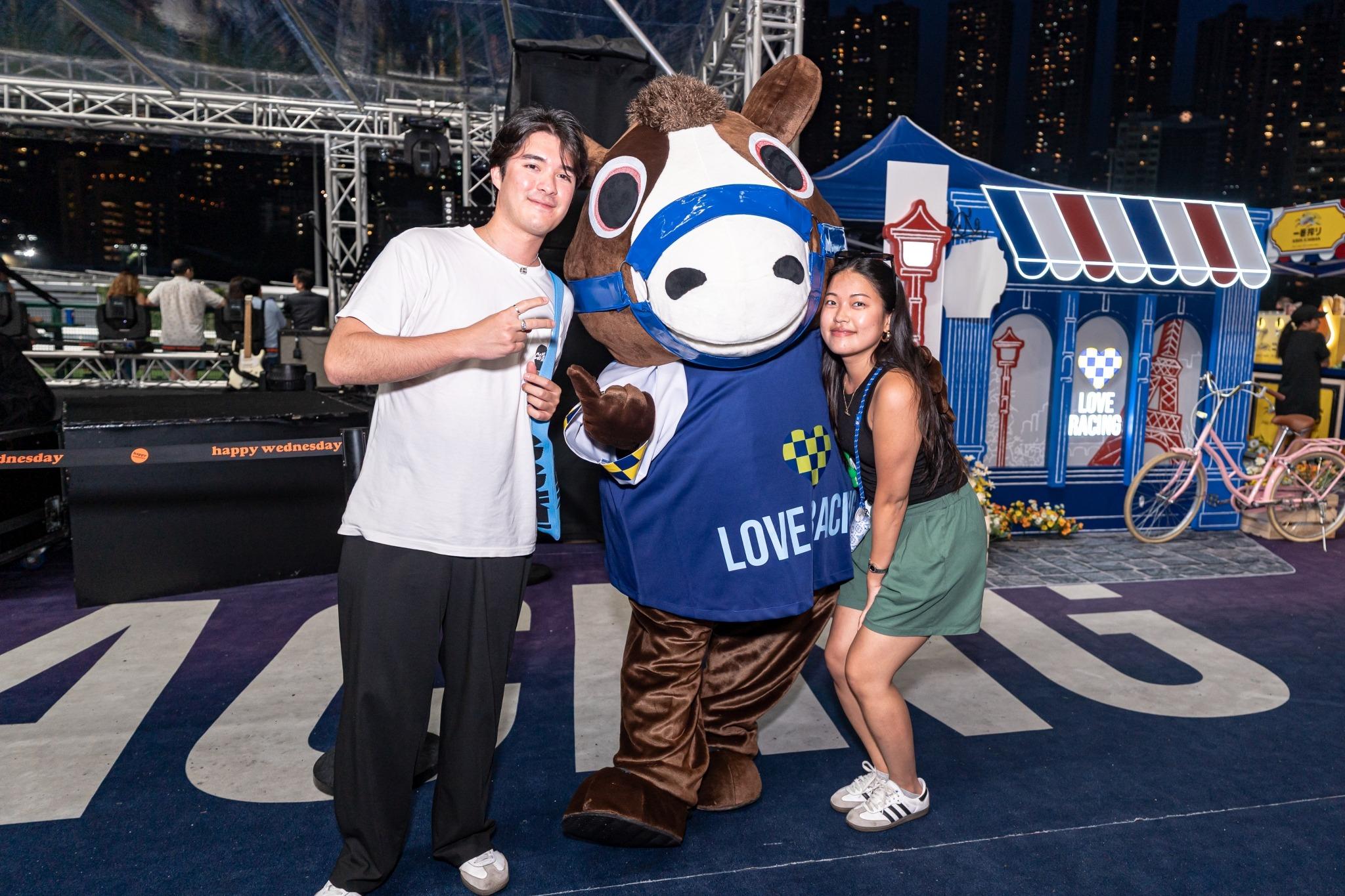 《法式星期三》場地化身法國花都之稱的巴黎街頭。