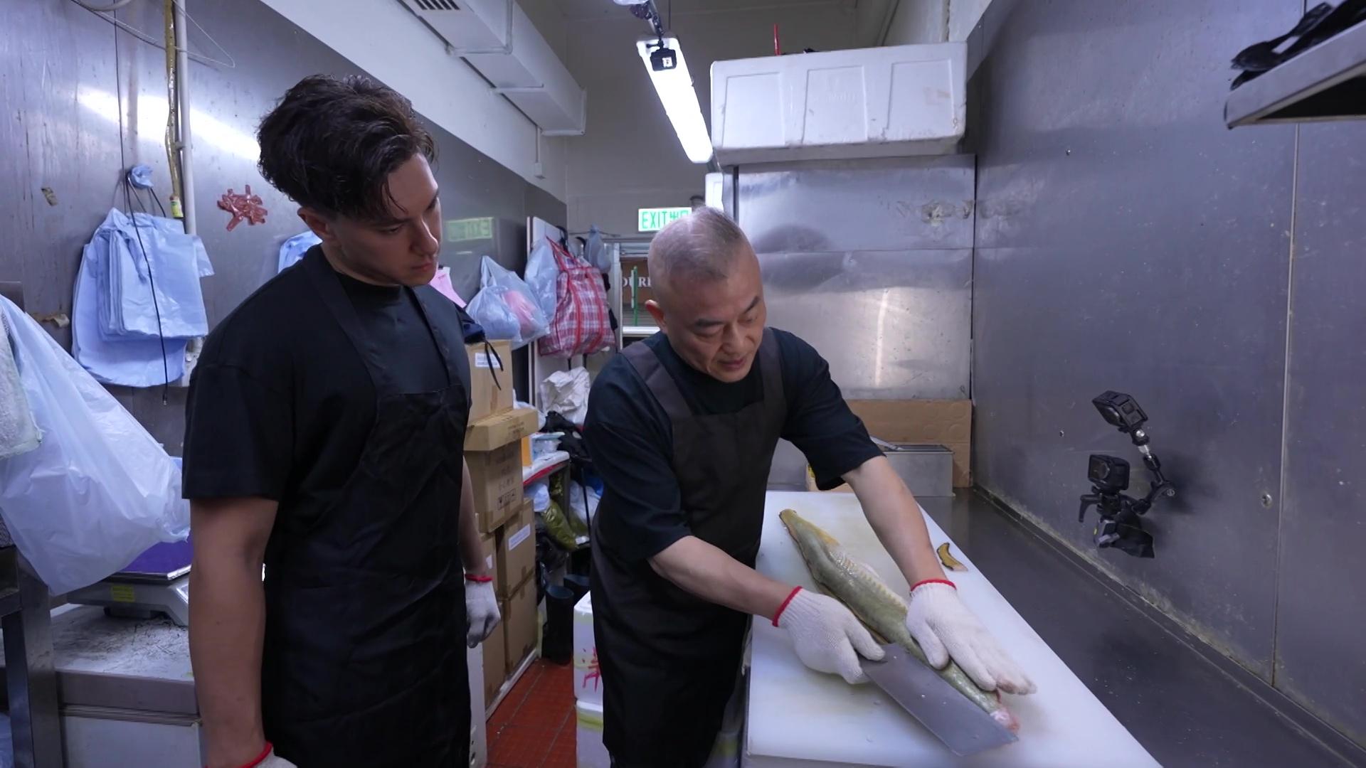 朱敏瀚亦有學劏魚。