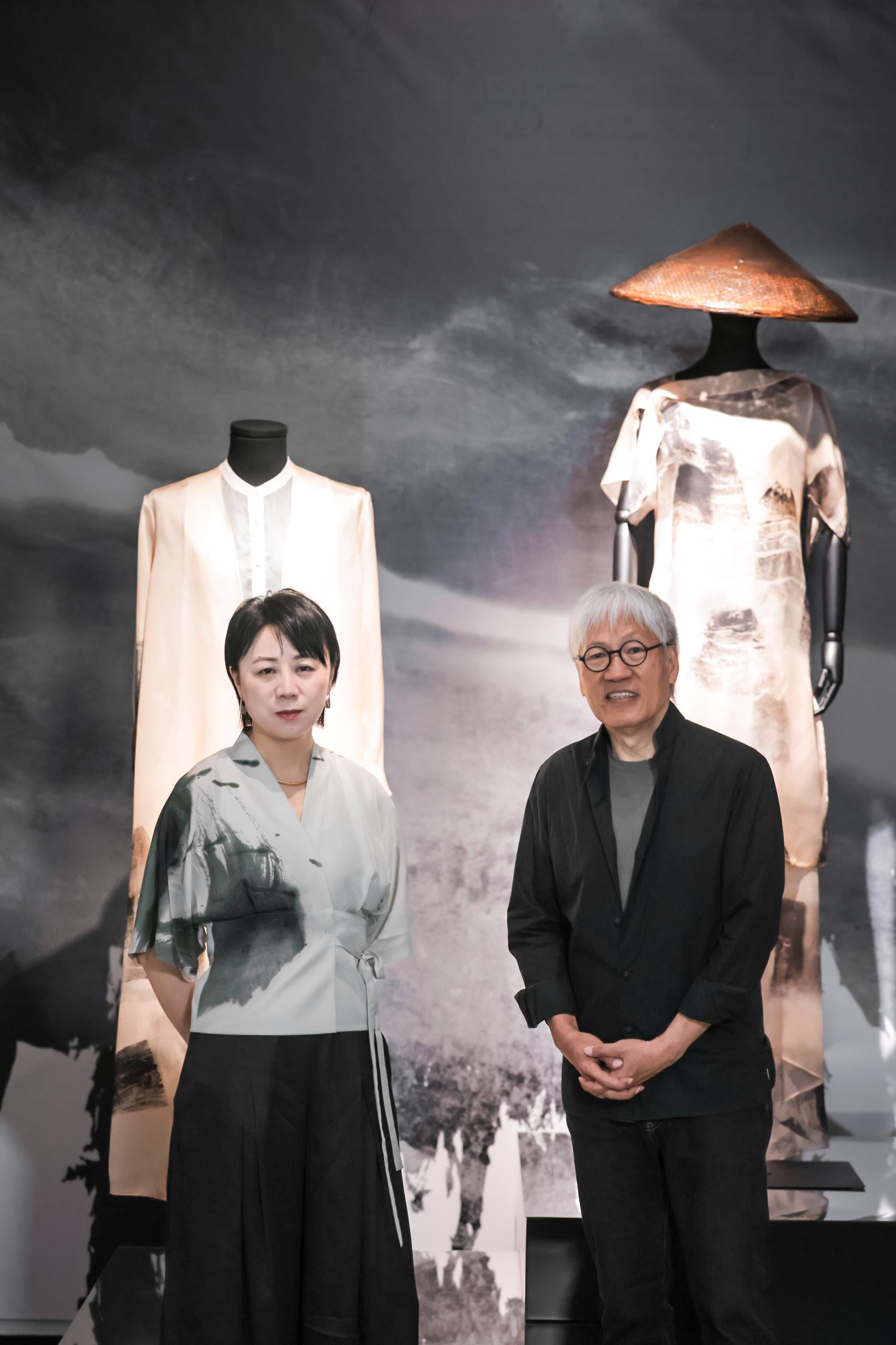 馮永基與邢莉莉同以水墨作品展開對話。