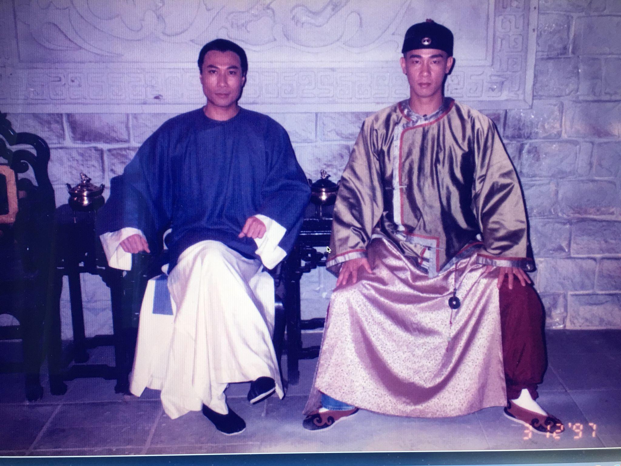 夏韶聲和陳小春在1998年TVB劇集《鹿鼎記》中分飾「陳近南」和「韋小寶」。