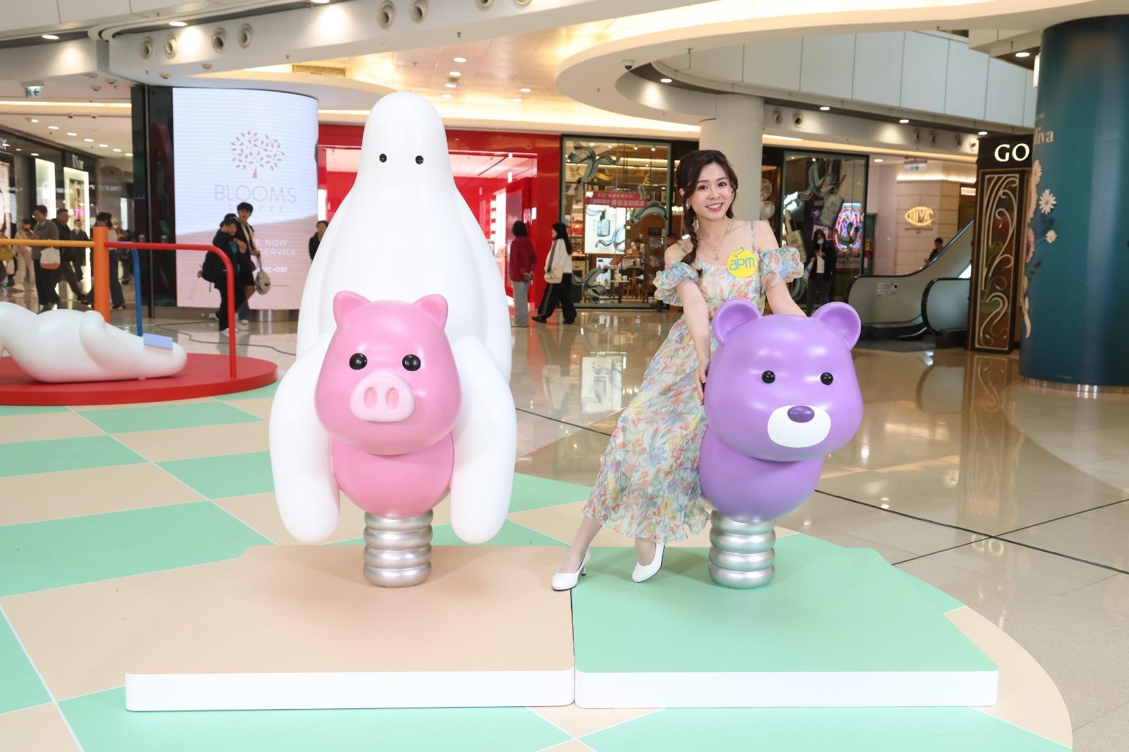 景點2,小豬造型搖搖樂。