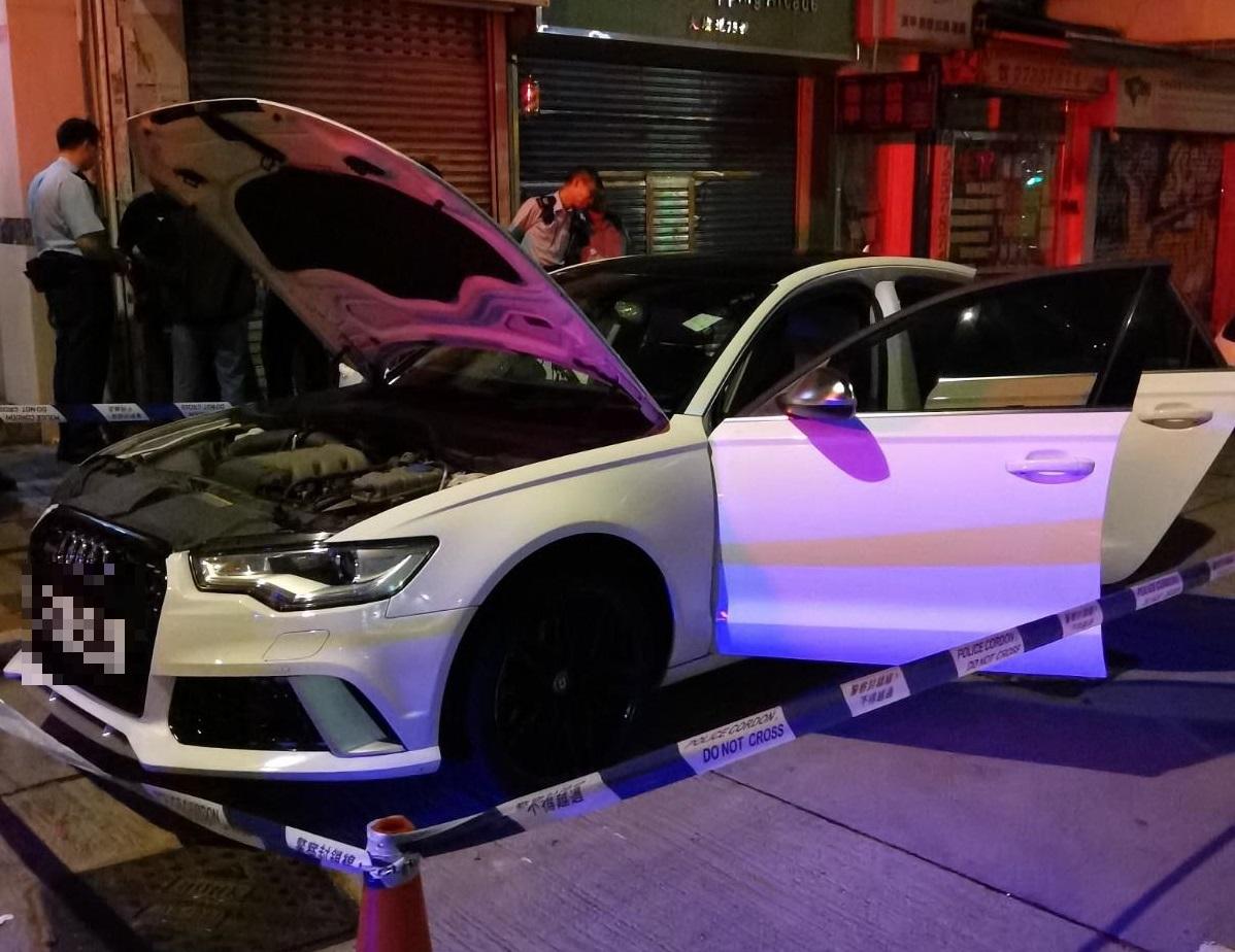 深水埗私家車套假牌遇查,33歲男涉偷車藏毒等4罪被捕。(警方圖片)