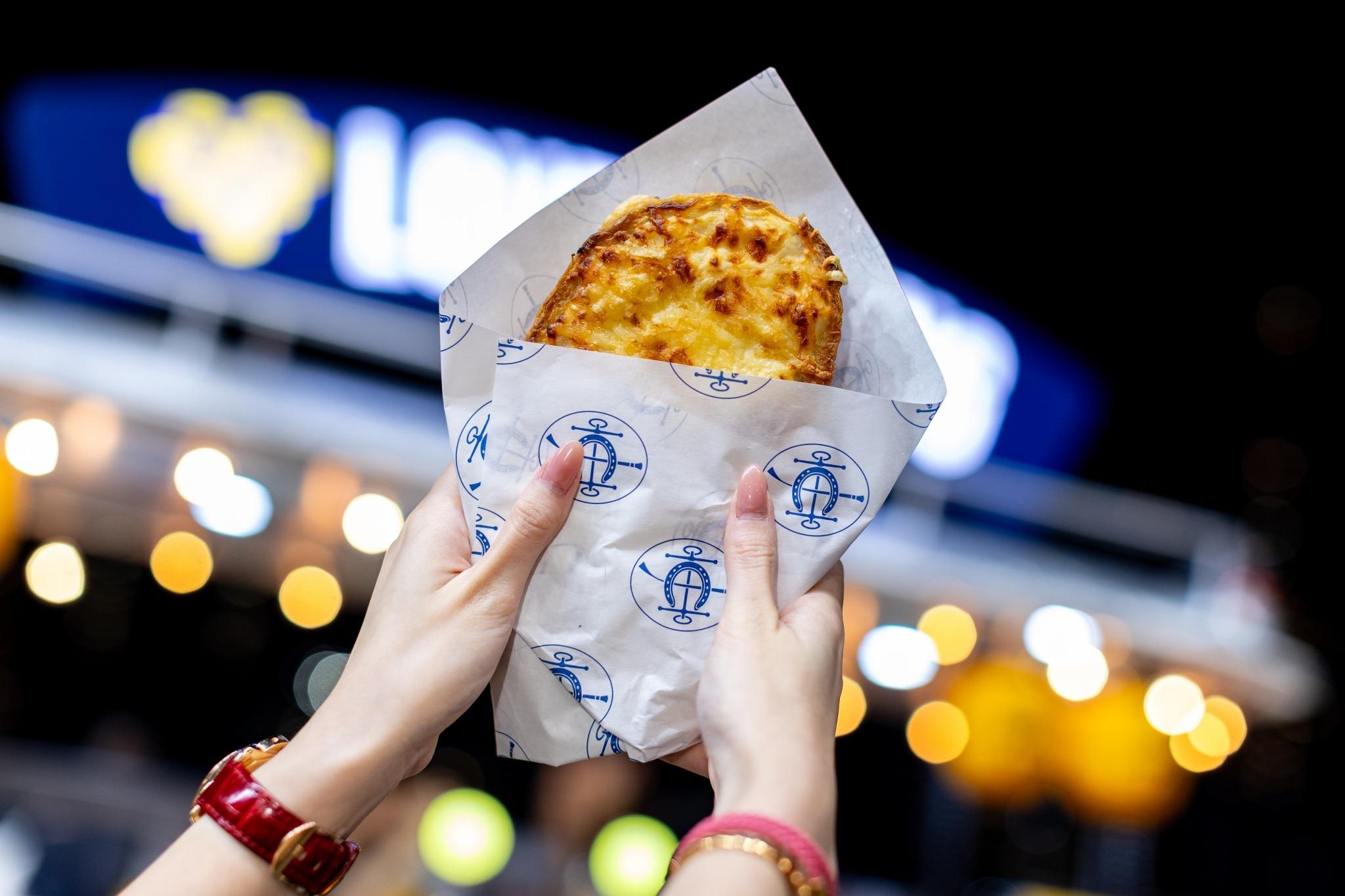 美食車及美食攤位帶來多款美食。