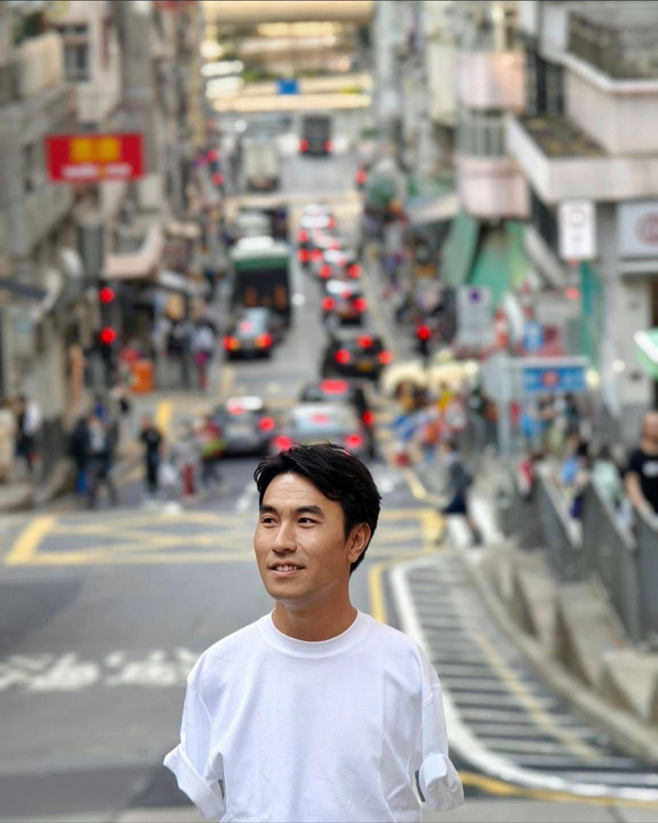 留港期間,金凱到西環拍照留念。