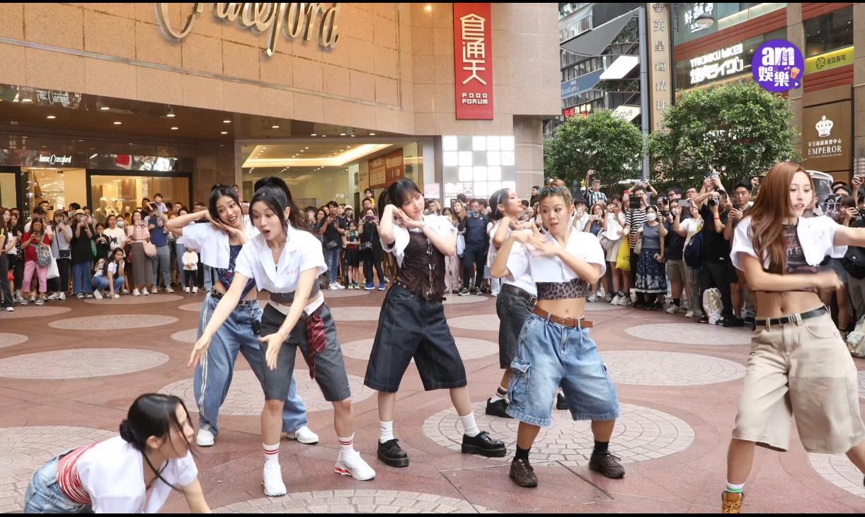 Winka跳唱時不慎撠腳跌倒。(娛樂組攝)