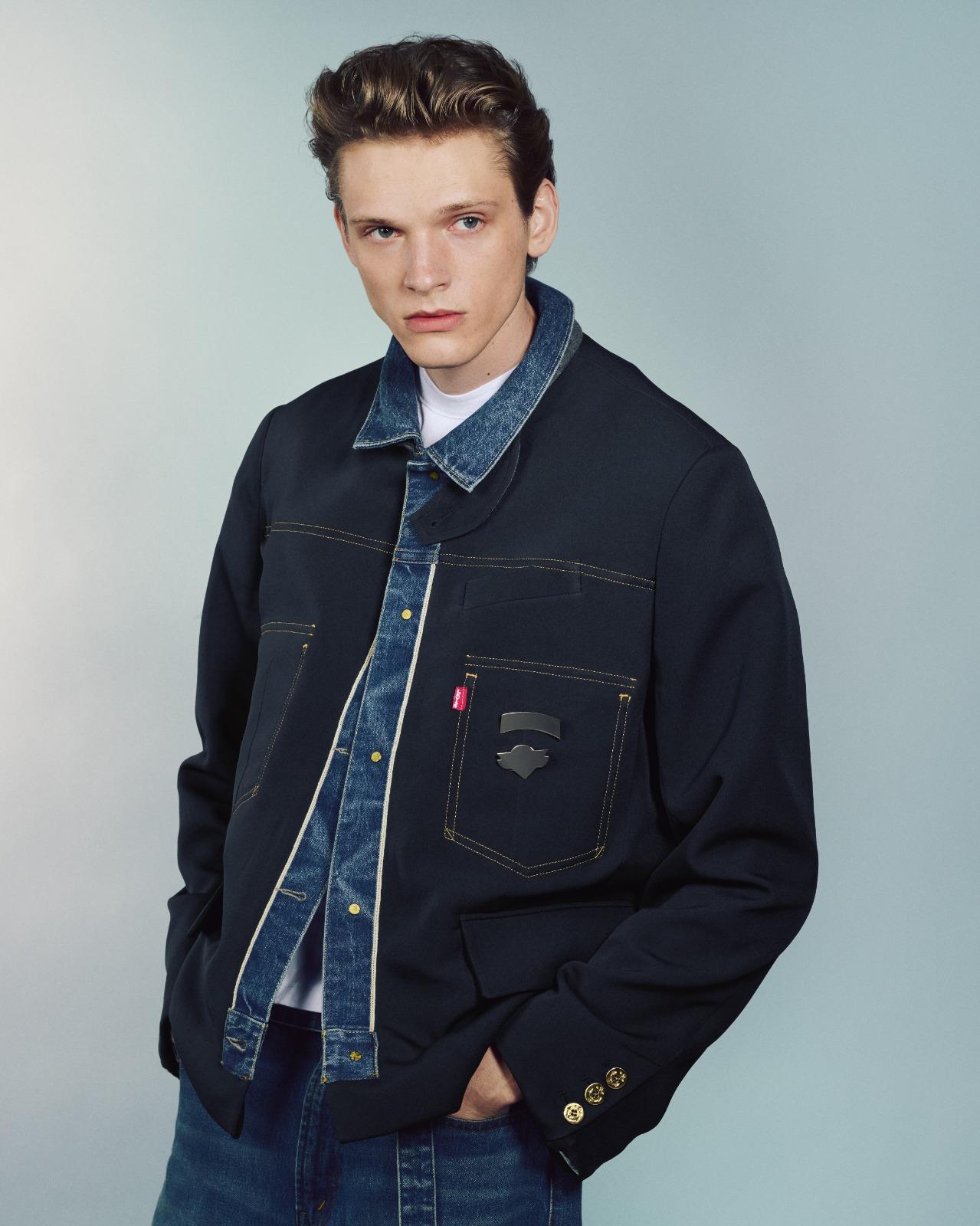 Chandler Frye著上Matelasse Twill雙面西裝褸,示範 sacai的混搭美學。$8,700