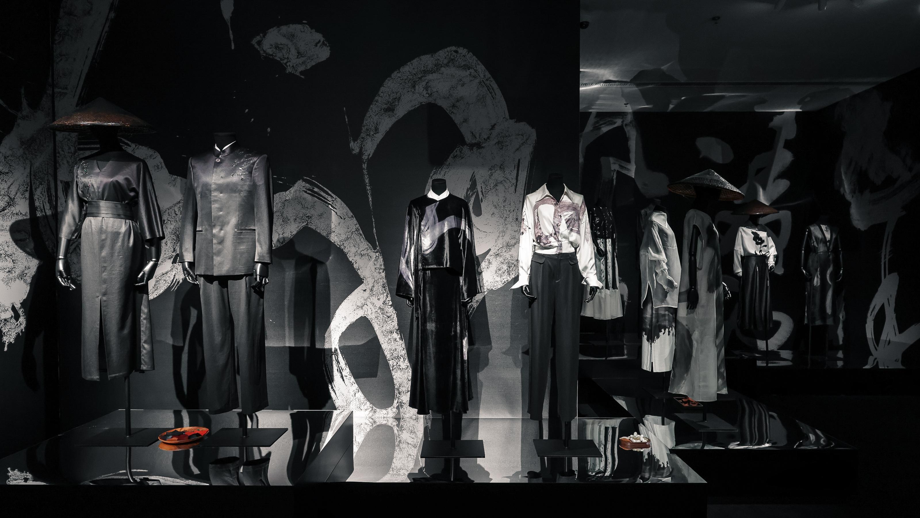 邢莉莉設計的「墨境衣香」服裝作品。