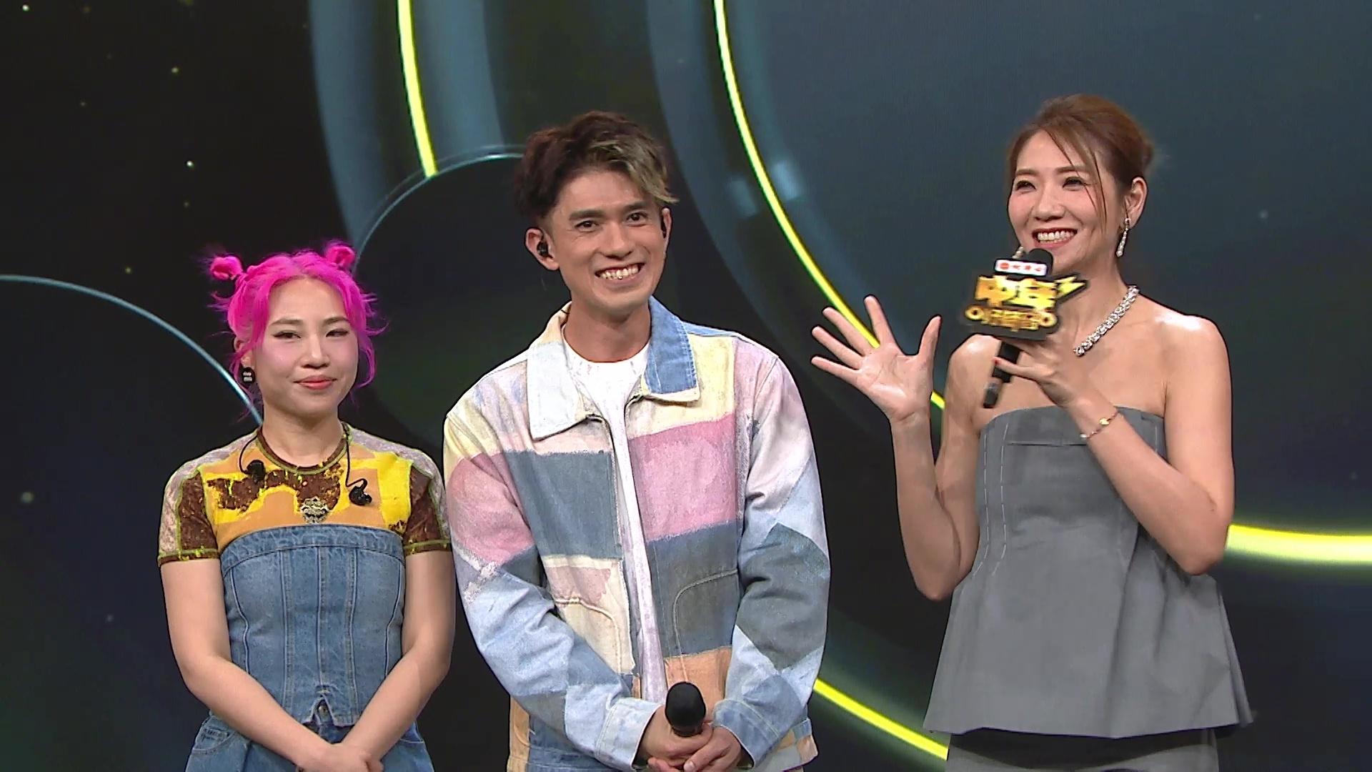 婉婉雖然有向服裝助手提出服裝太過性感,但助手依然為她挑選少布的戰衣。