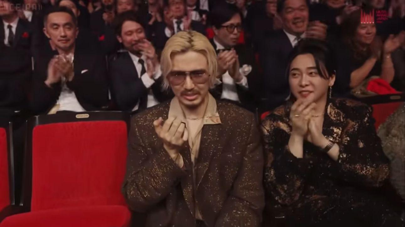 藤井風聽到自己得獎時顯得難以置信。