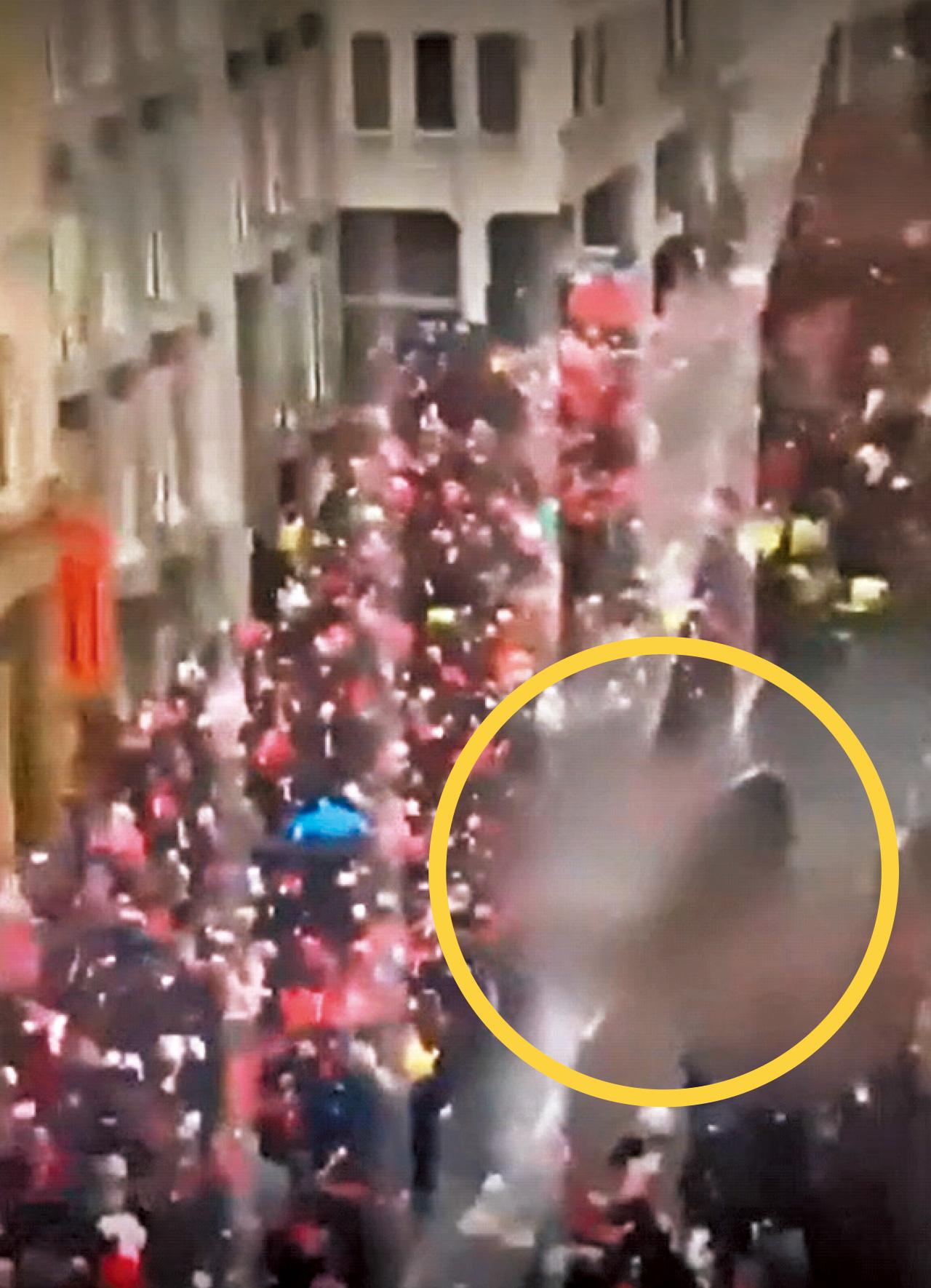 利物浦 勝利巡遊 汽車撞人