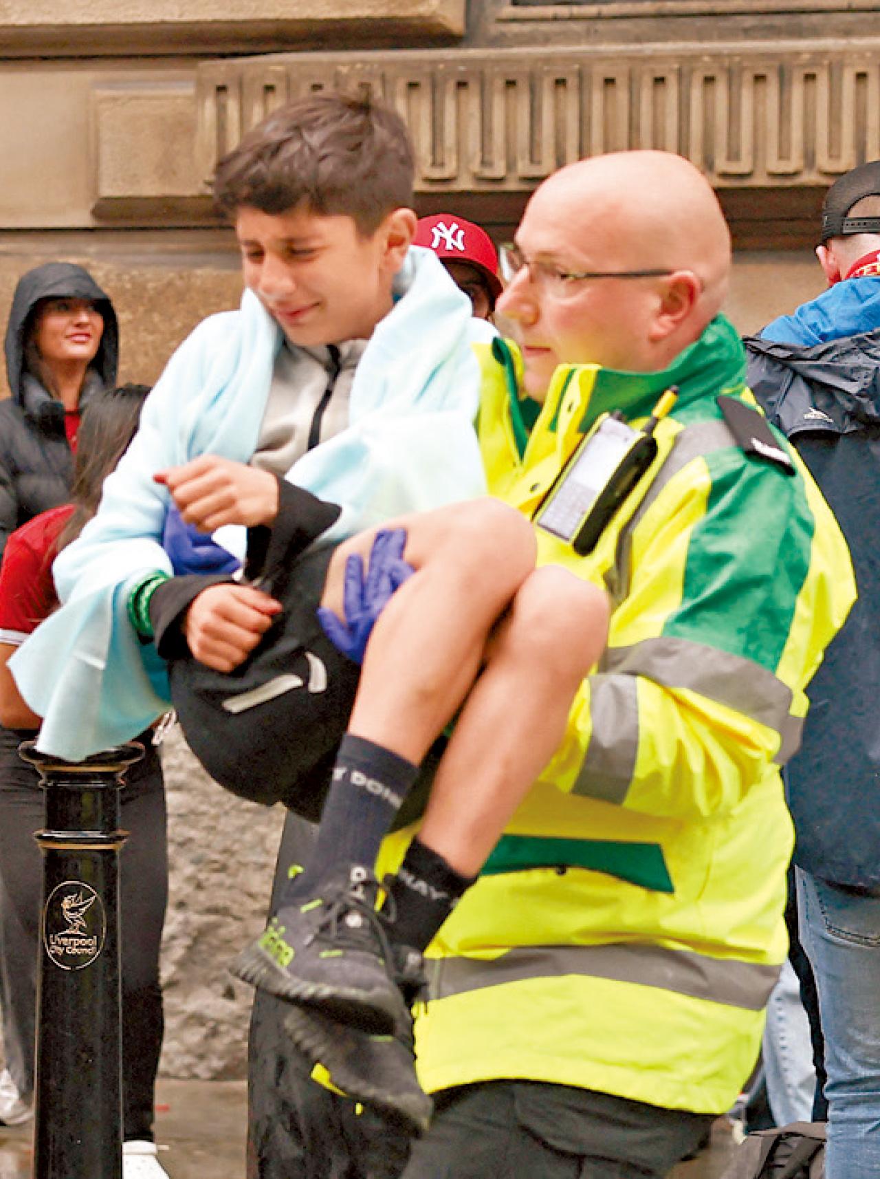 利物浦 勝利巡遊 汽車撞人