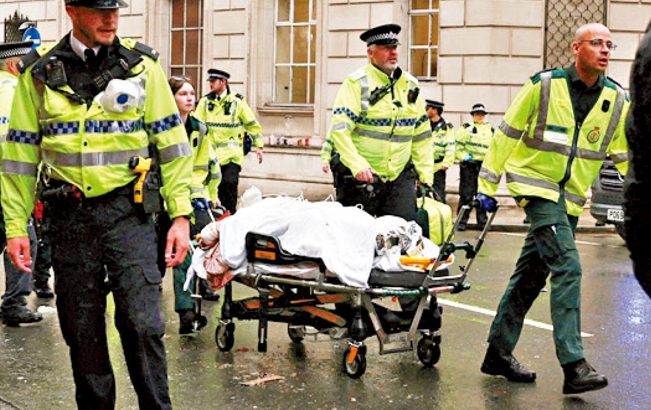 利物浦 勝利巡遊 汽車撞人