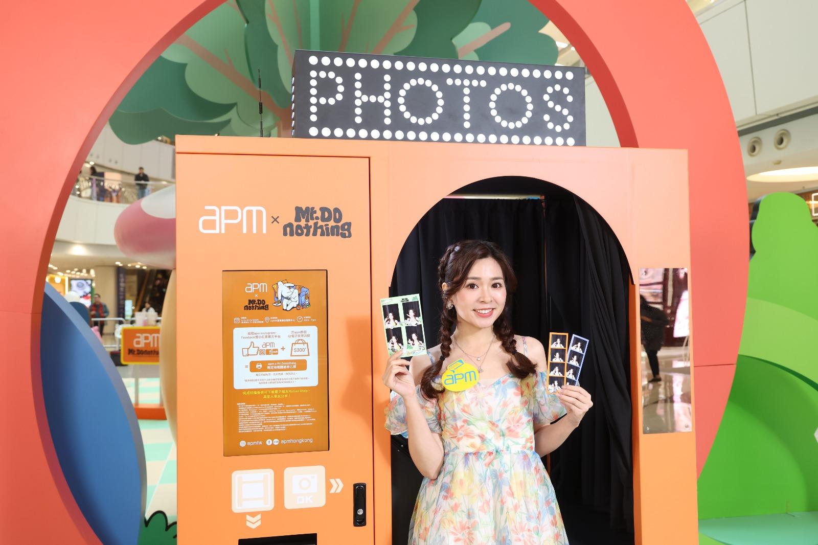 Snapio自拍亭,以Mr. Donothing設計獨家相紙。