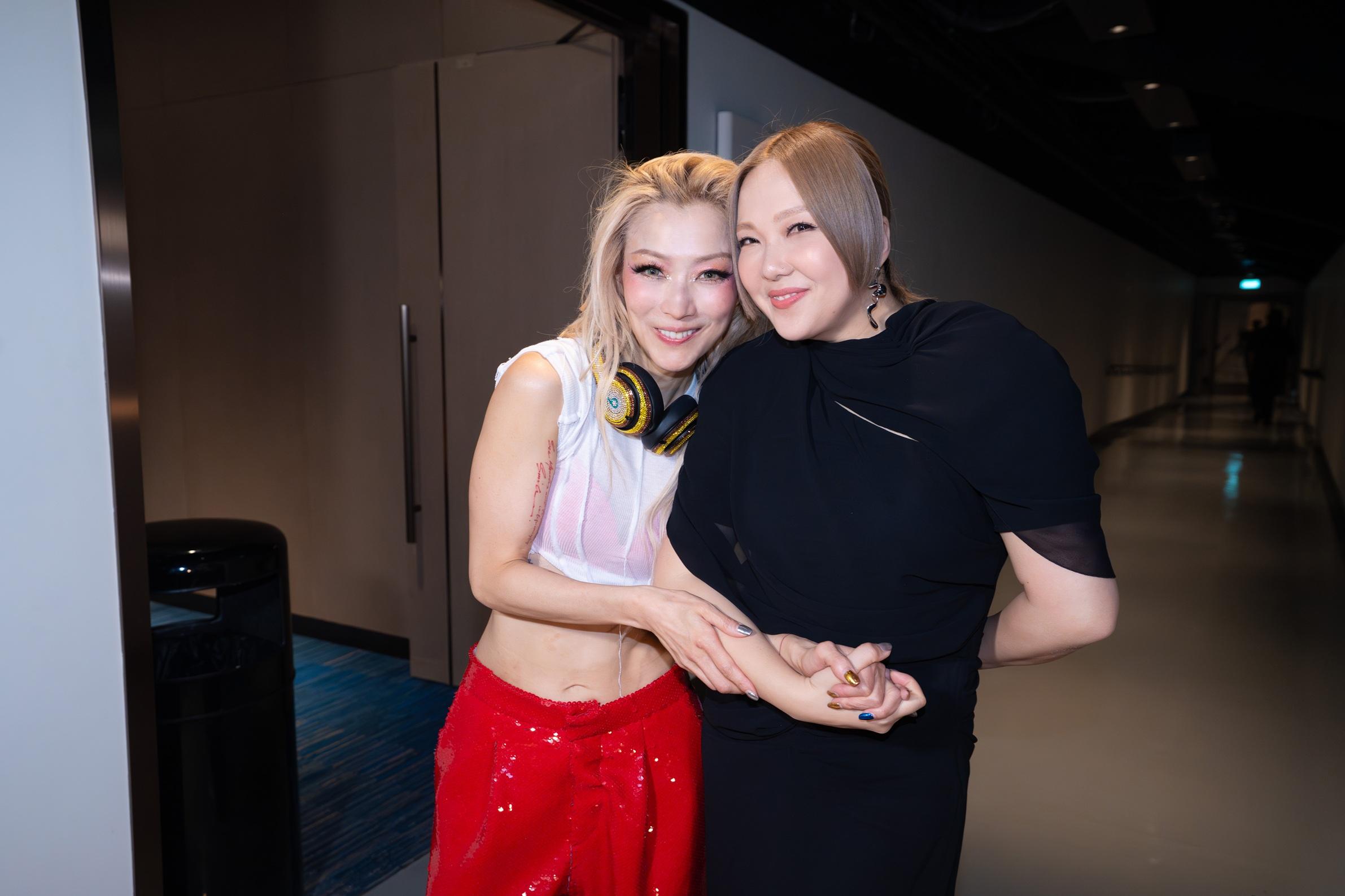 Sammi與Janice完騷後合照合照。