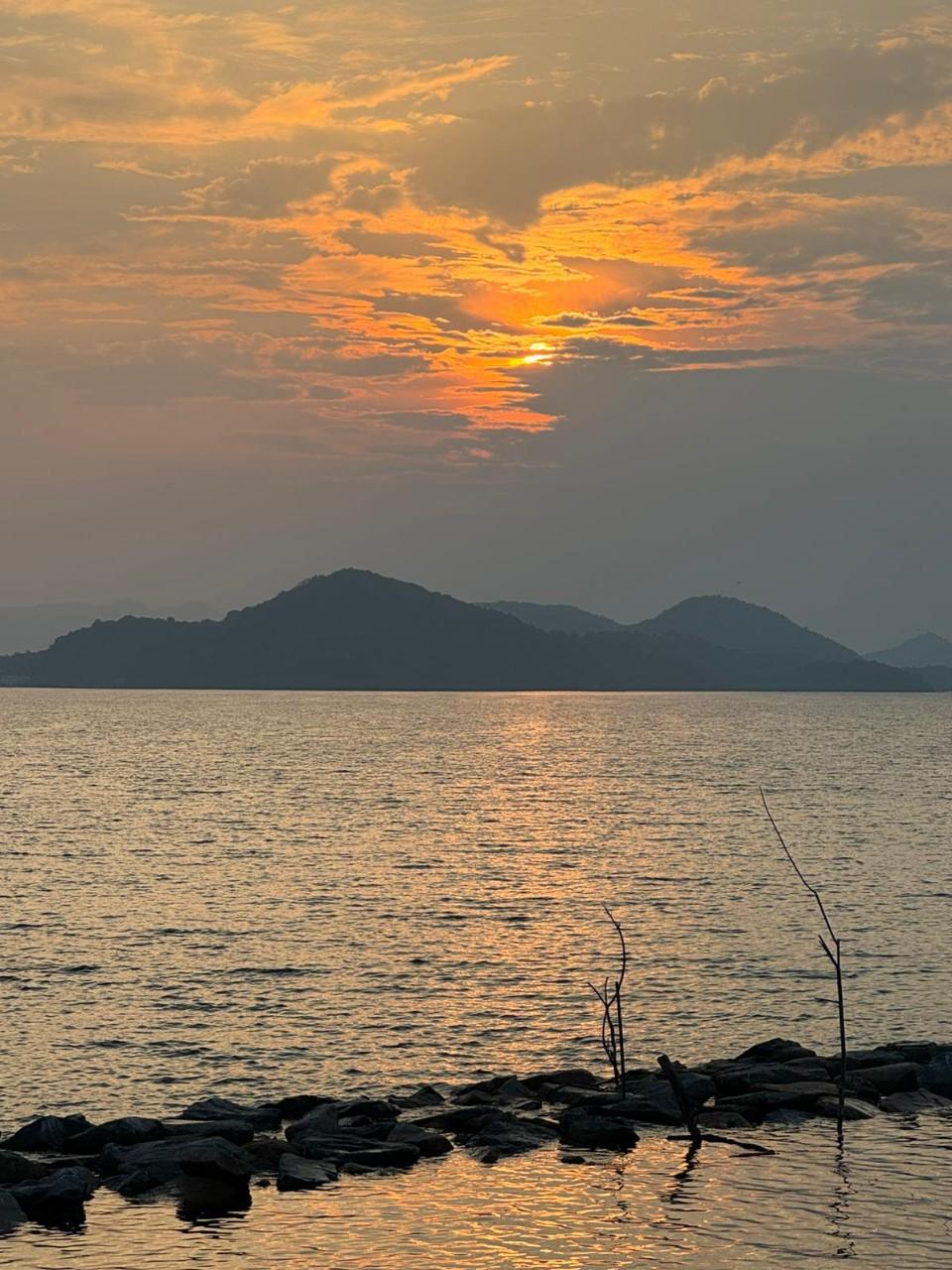 日出雲霞,美不勝收。