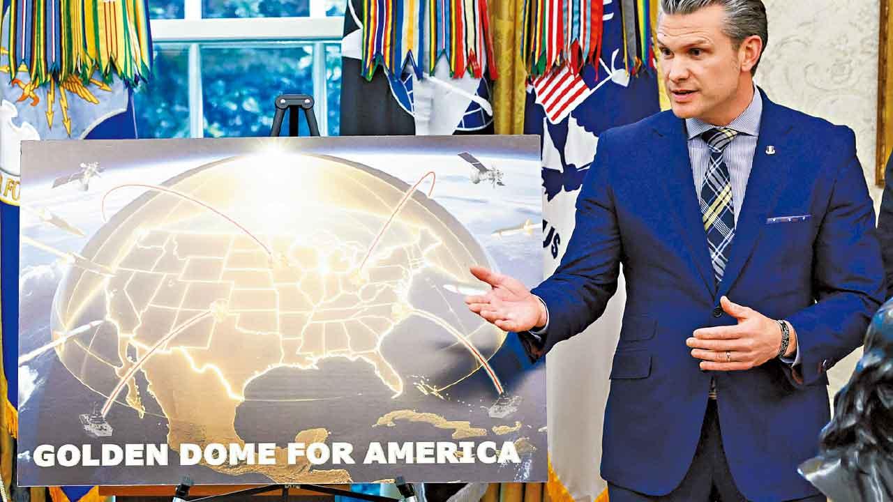 美防長赫格塞思講解金穹導彈防禦系統計劃。 (路透社)