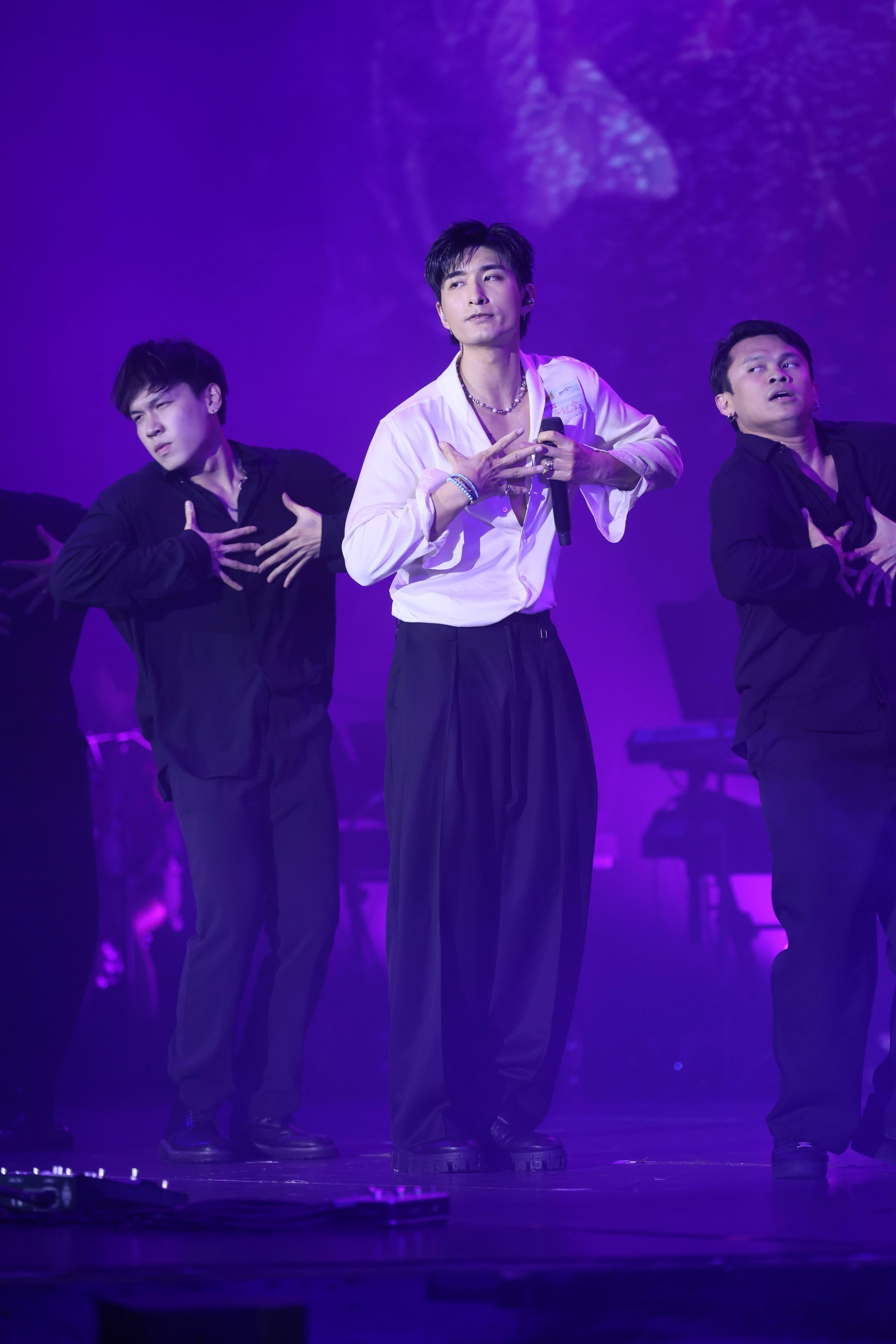 張馳豪盼增磅至77公斤,然後大曬肌肉。