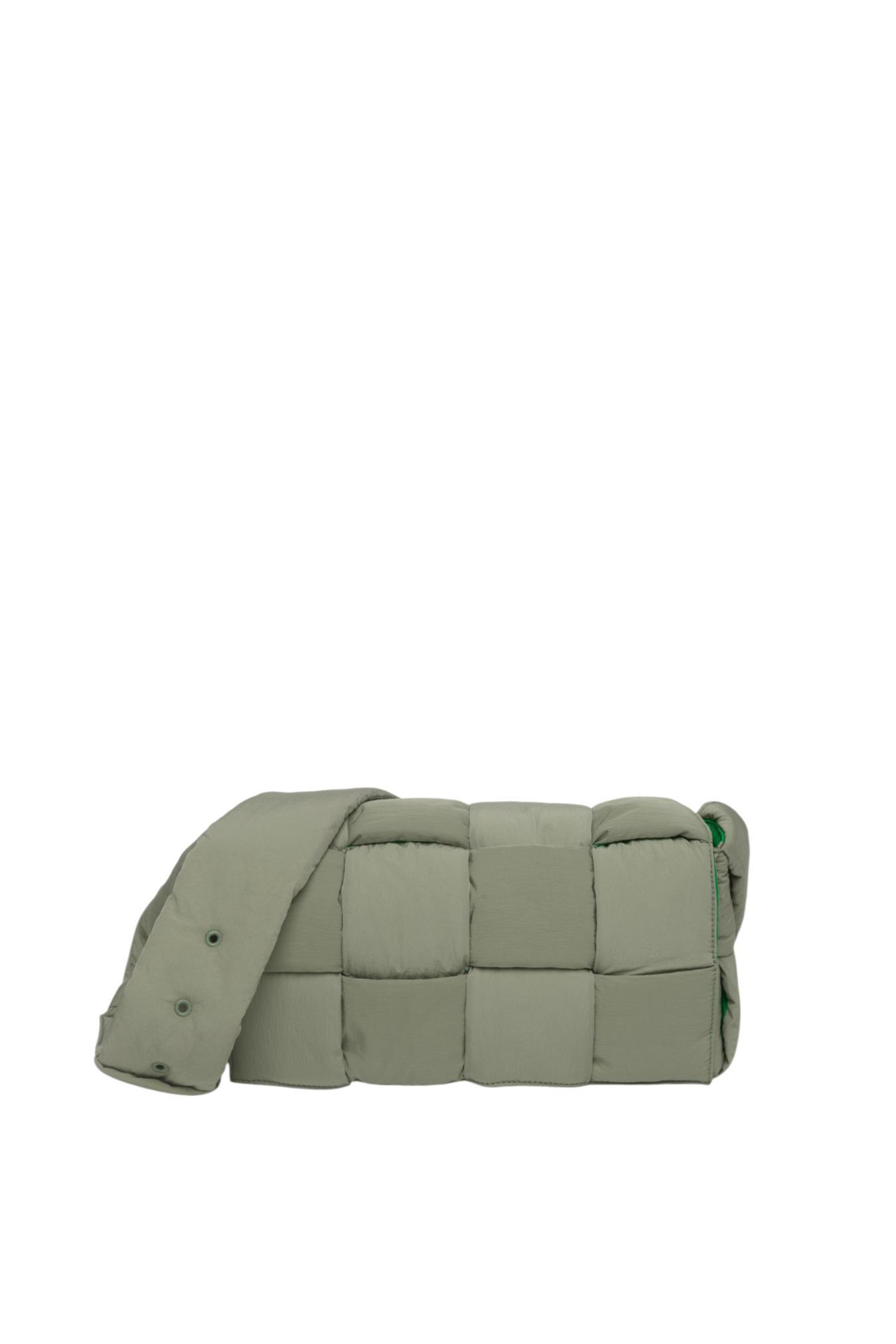 BOTTEGA VENETA灰綠色肩包 原價:$18,900 四折價:$11,340