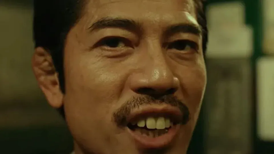 劉嘉玲指郭富城太靚仔,作為演員「有時好阻礙你演技」,而城城在《臨時劫案》以哨牙悍匪造型登場,獲得好評。(《臨時劫案》劇照)