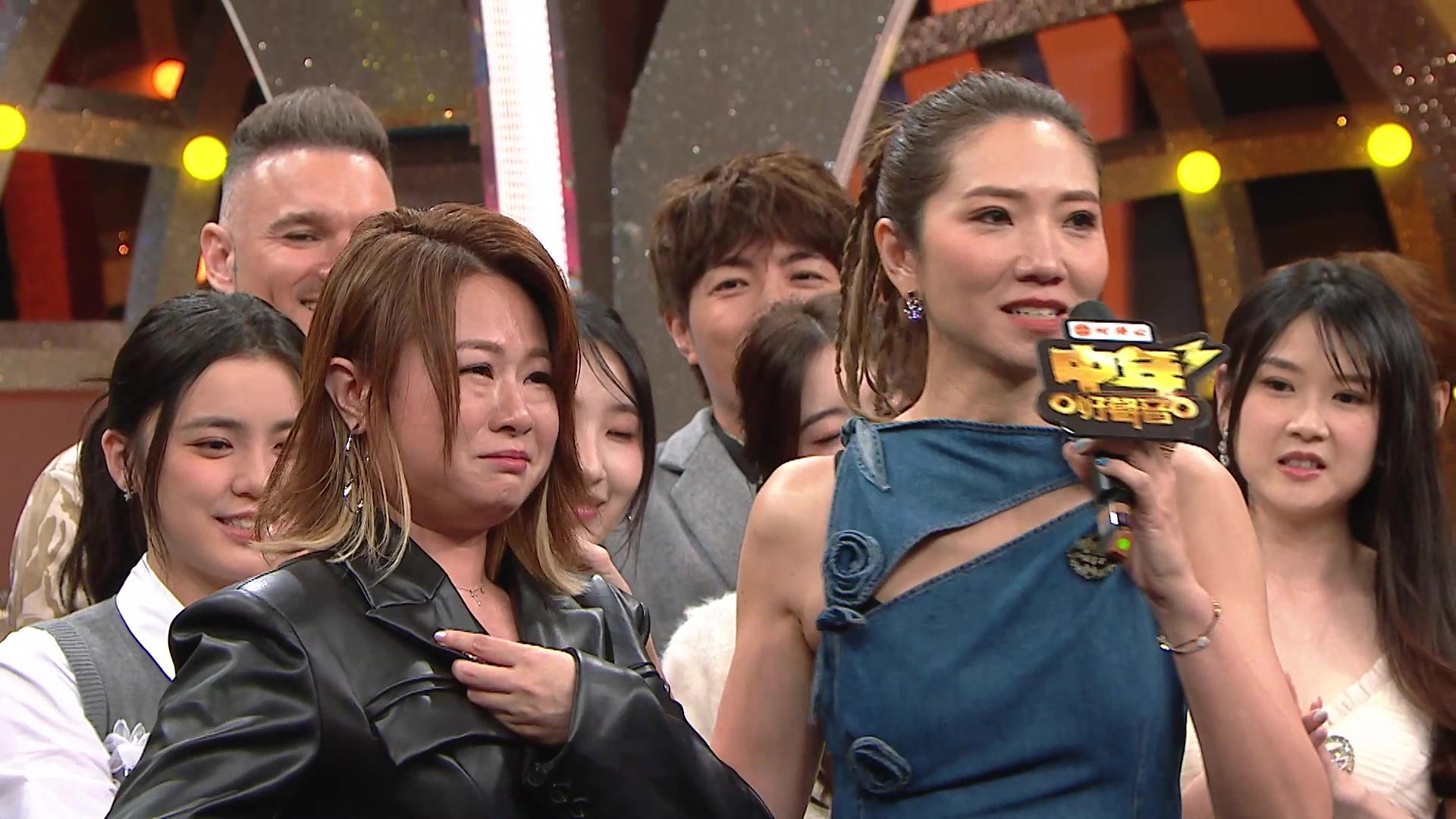 婉婉稱,每次主持《中年好聲音》,服裝助手為她揀的衫都非常少布。