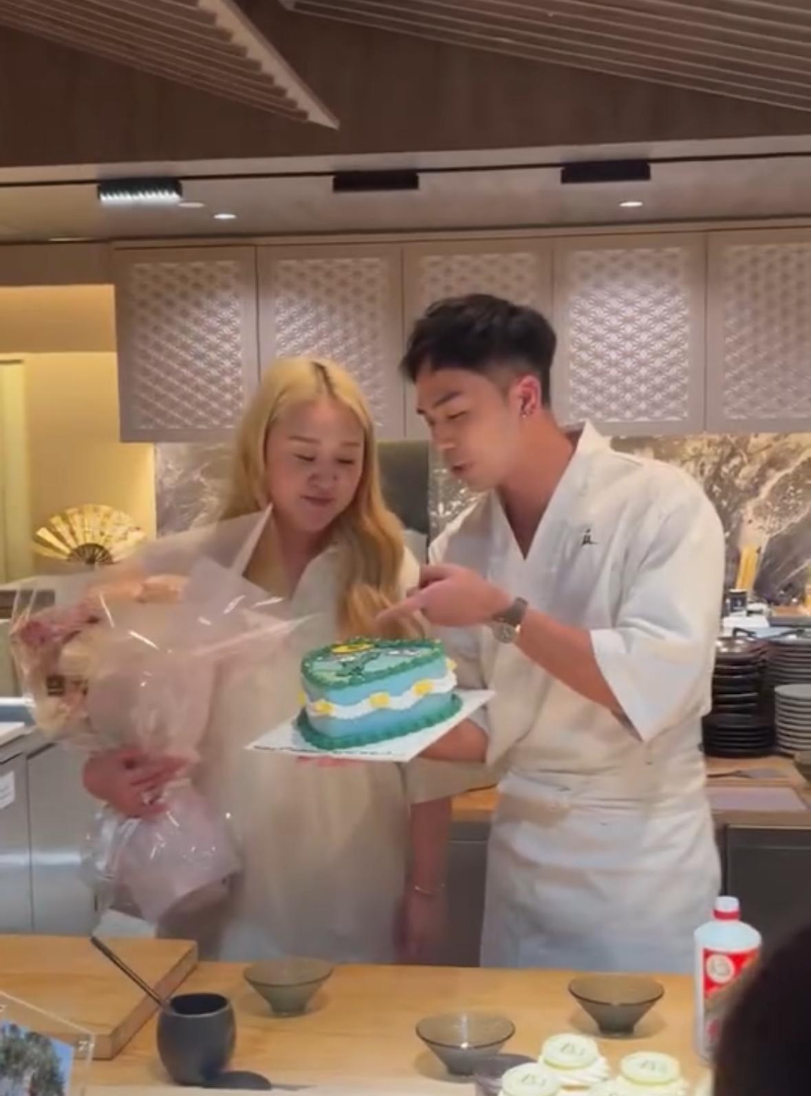 伍富橋賀結婚3周年化身壽司師傅。(IG:sysleungx)