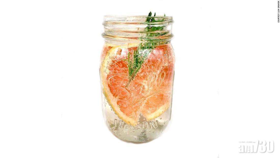 西柚香草氣泡水。