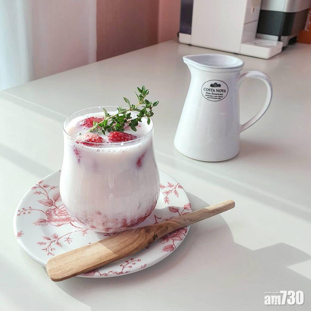 大家可以預備多點士多啤梨放在雪櫃,待飲用的時候才拿出來,非常方便!(instagram@ minchi_cafe)