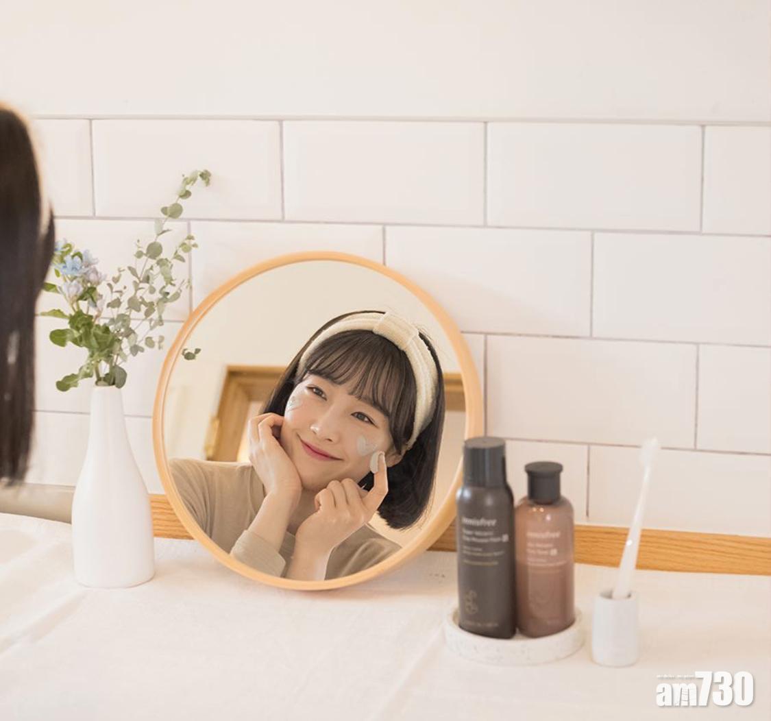 如果只是較少的粉刺,進行保養後邊會自動消失。