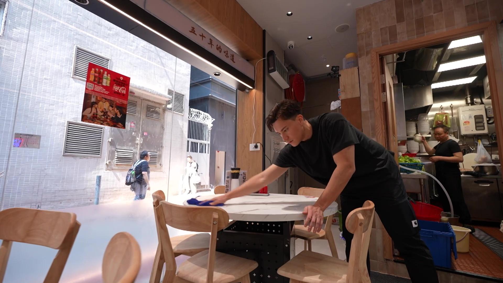 朱仔真係落手落腳。