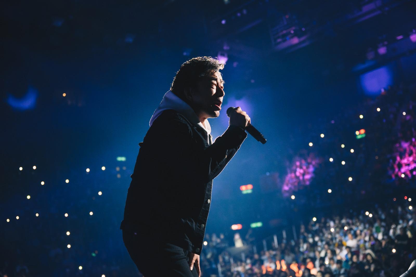 現場座無虛席,數千名樂迷齊聚一堂。