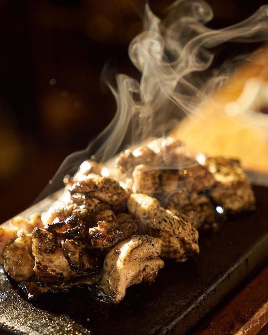 食材由日本自家農場自給自足,主打多款地雞料理。