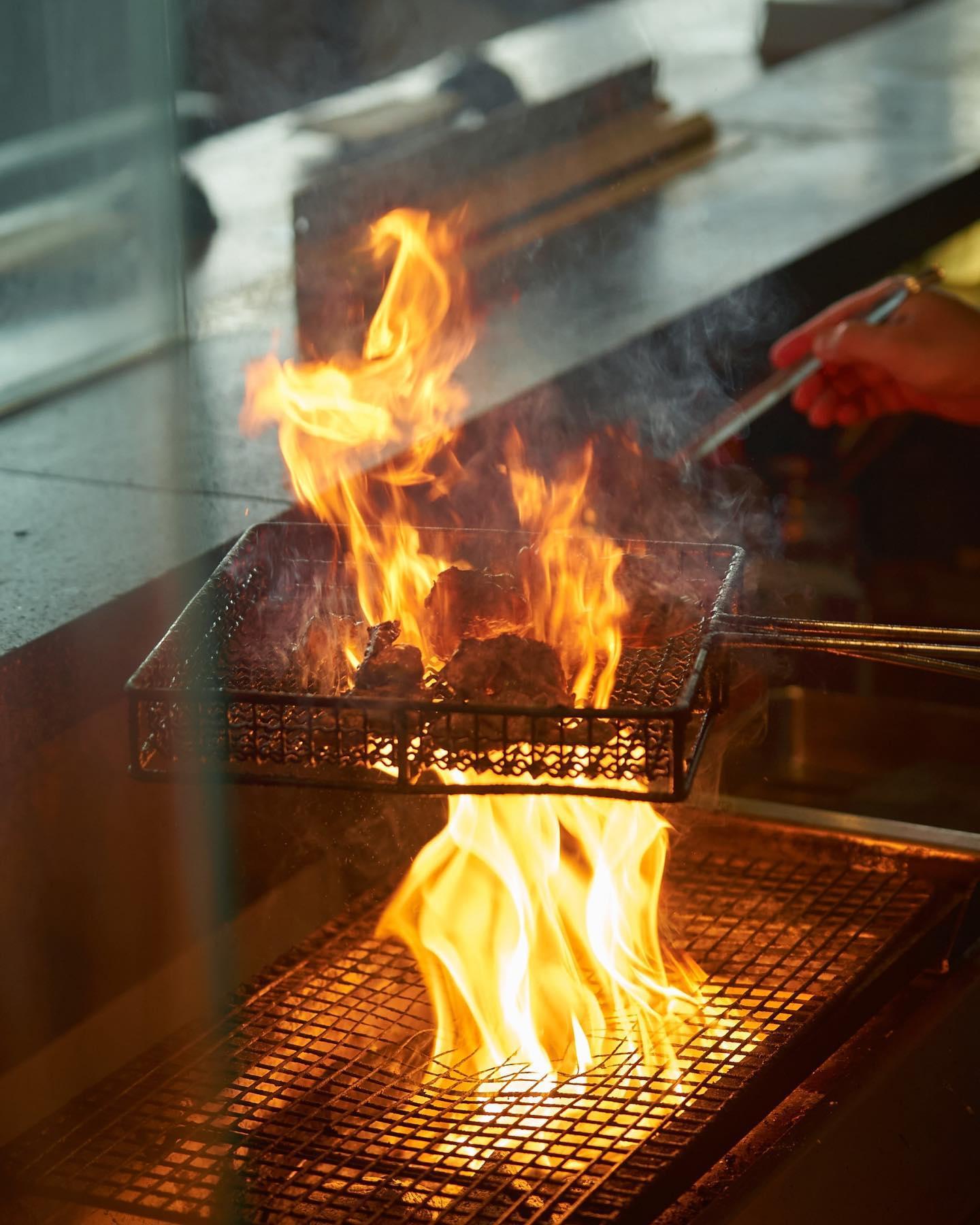 「塚田農場」來自日本宮崎,馳名炭火燒地雞。