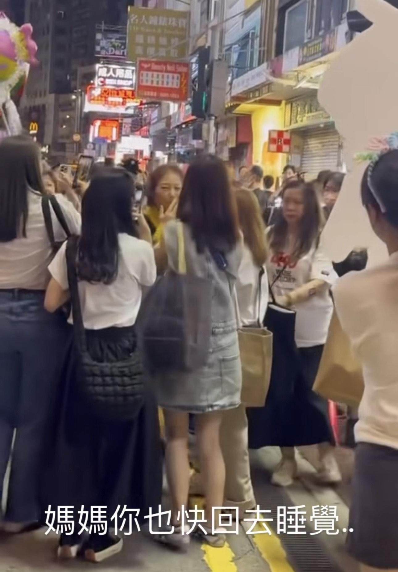 姜濤媽媽現身銅鑼灣即被「包圍」。