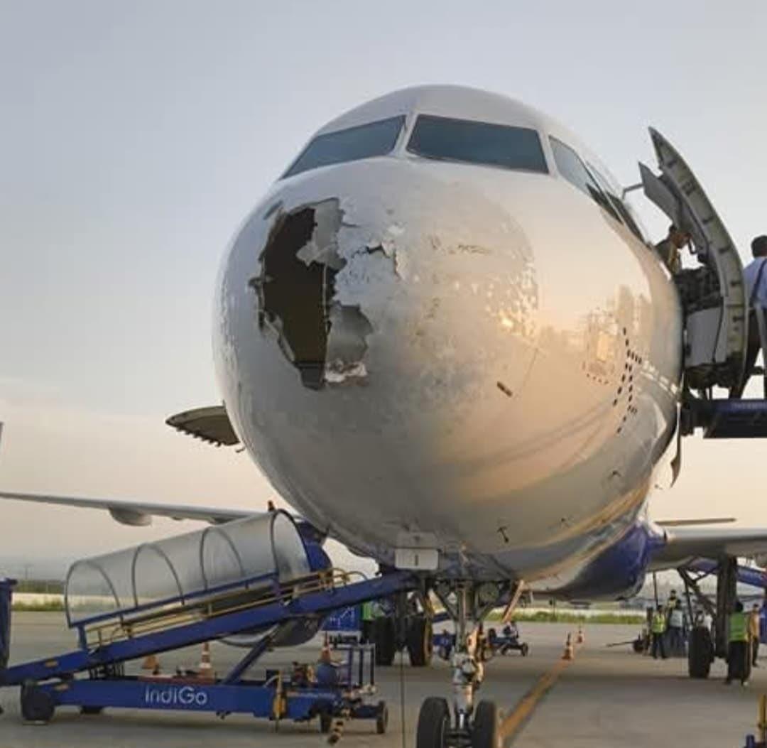 印度航班半空遇冰雹機鼻穿窿