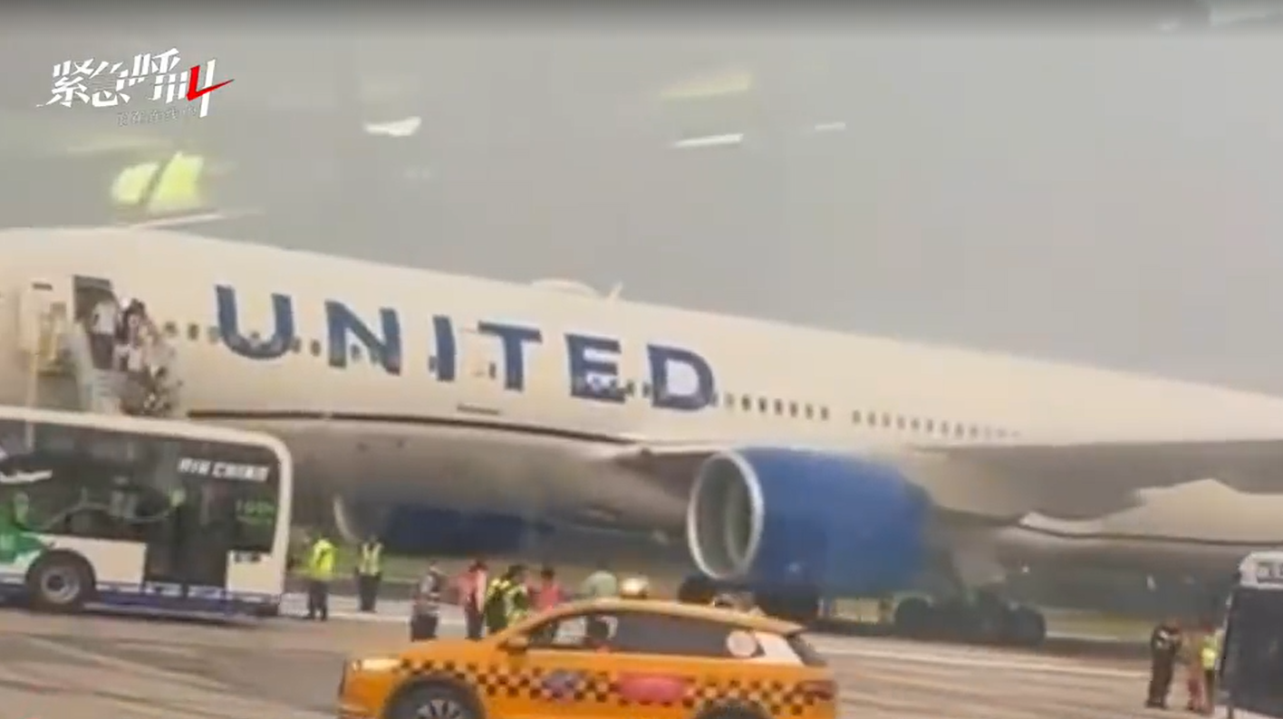聯合航空一架客機北京機場起飛時引擎著火