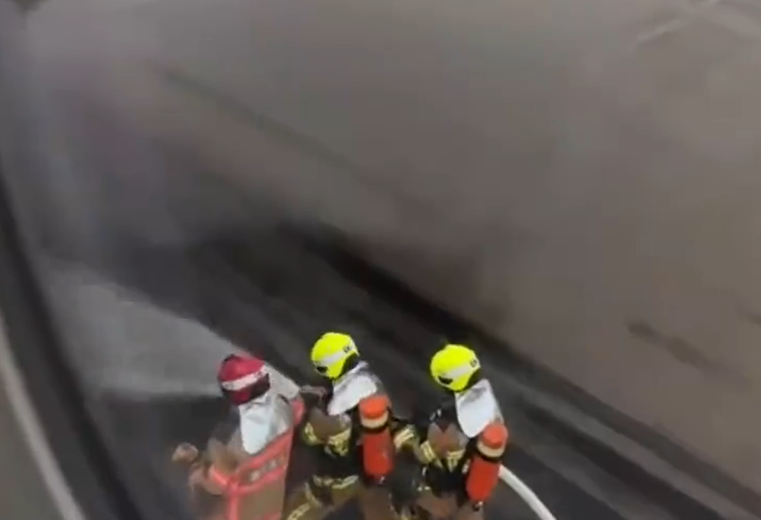 聯合航空一架客機北京機場起飛時引擎著火