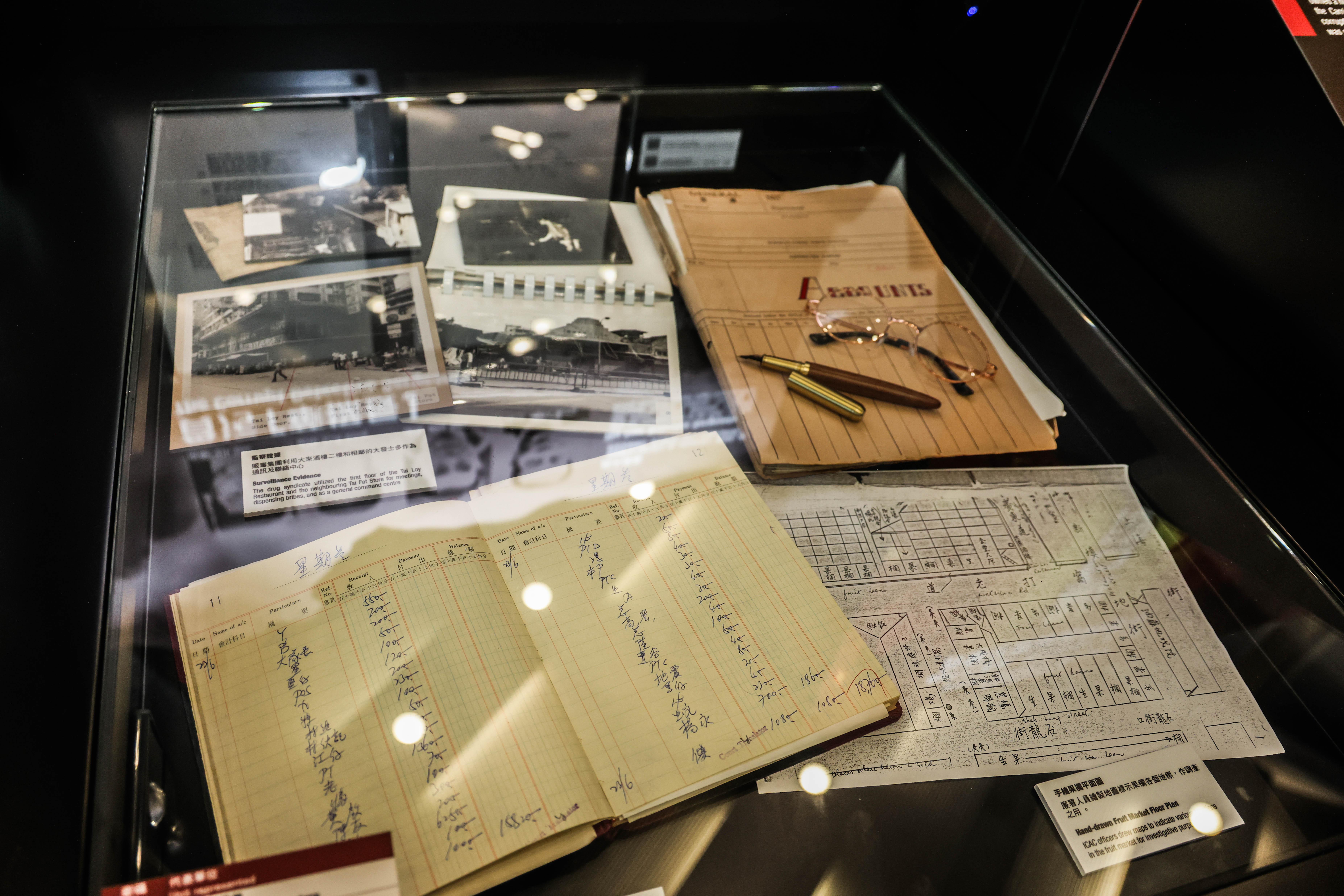 廉政公署展覽廳舉行重啟典禮。隨著人工智能及科技發展,翻新後的廉署展覽廳加入多項人工智能及高科技元素。(中通社)