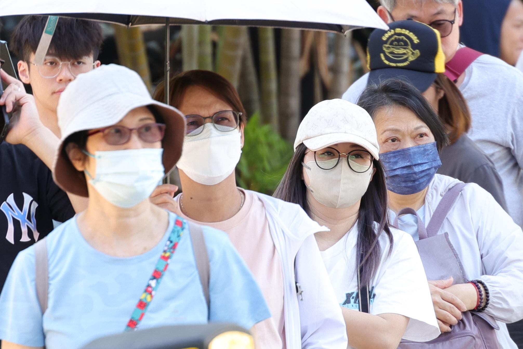 口罩人潮