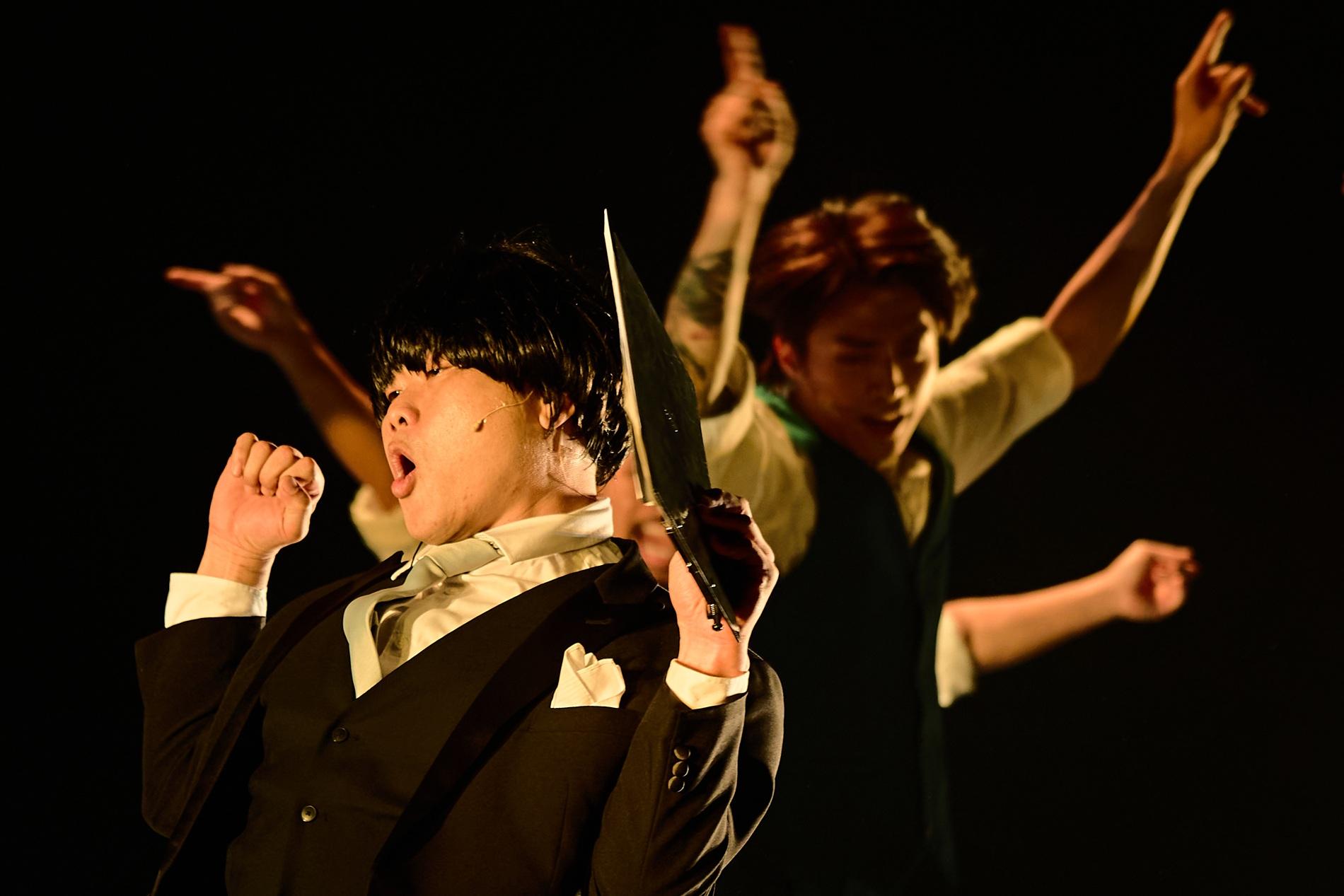 《SUCK樂園》6位員,一人分飾多角,施展渾身解數。