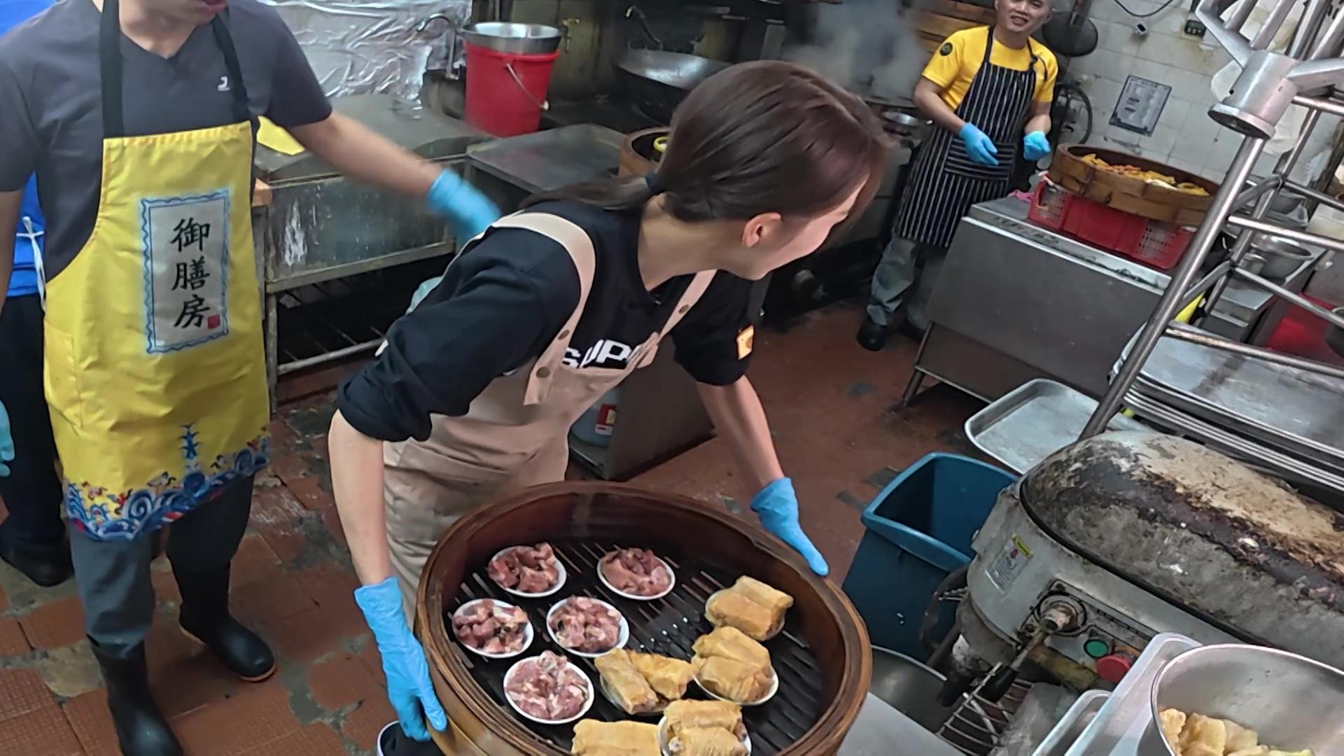 子羚晨咁早凌晨四點幾就出發返工。