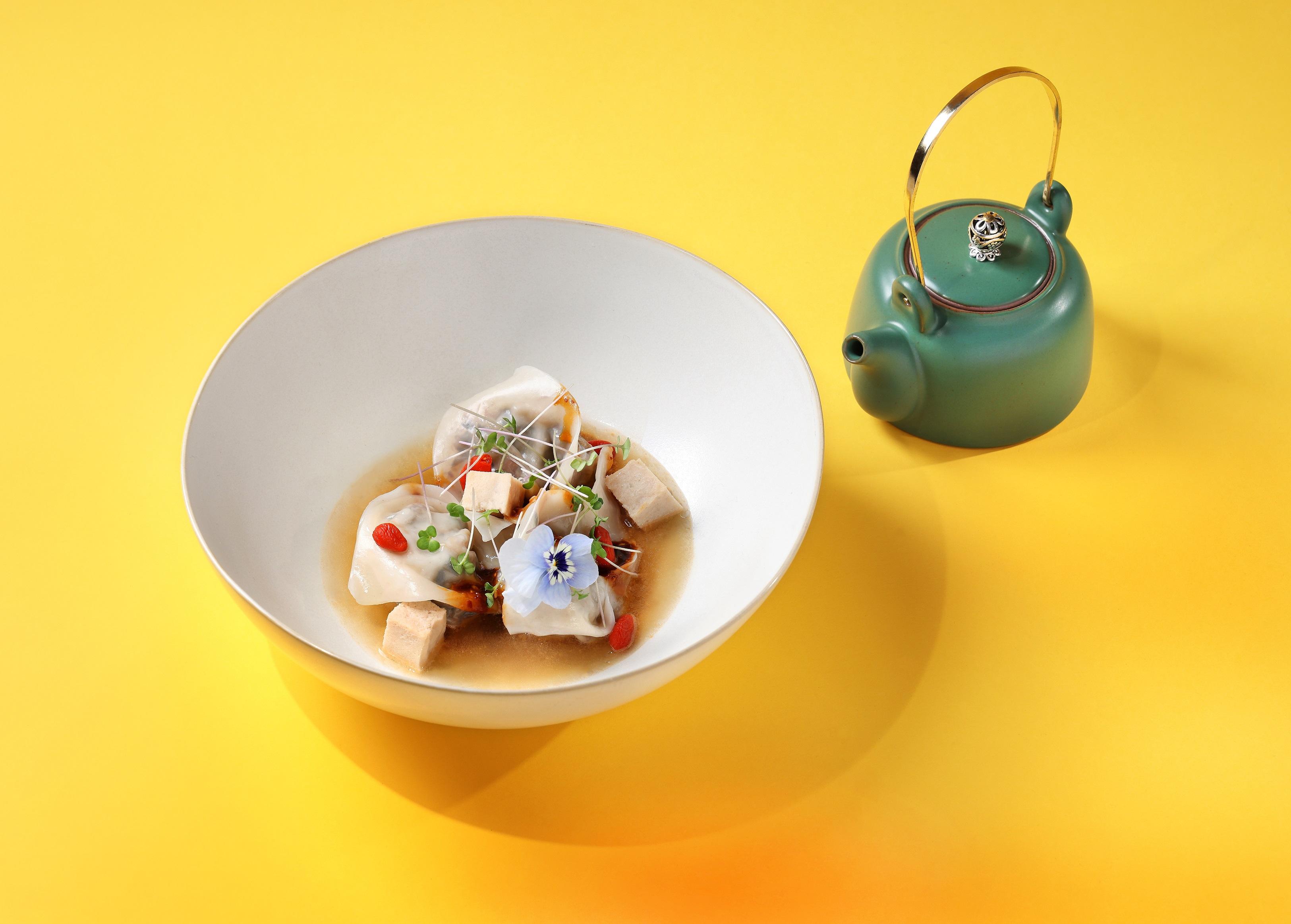 雲南野菇雲吞滋補湯配香辣花椒芝麻醬(可選辣/不辣)$78/3粒,$138/6粒