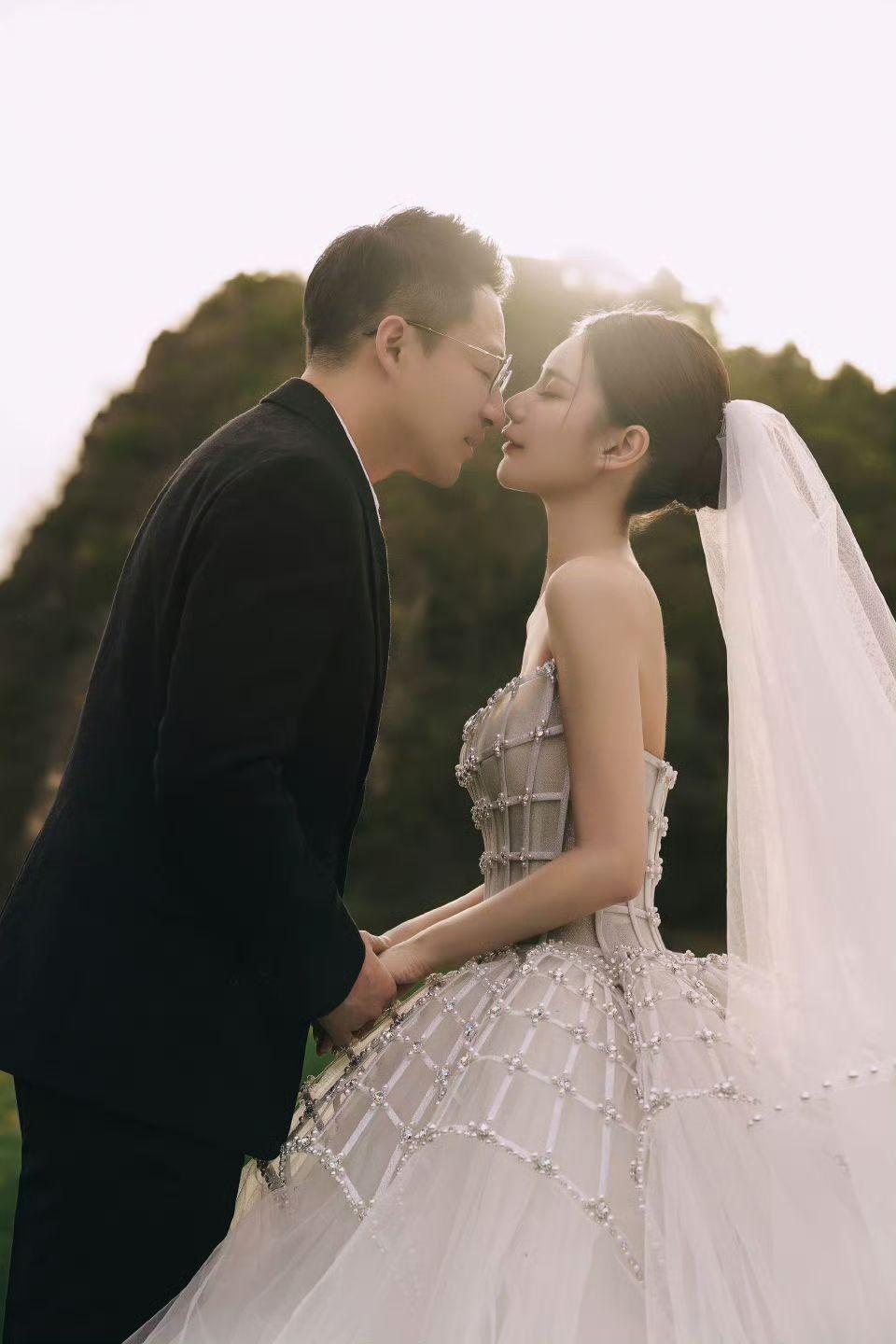 汪小菲與馬筱梅今日到北京一間四合院風格餐廳舉行婚宴。