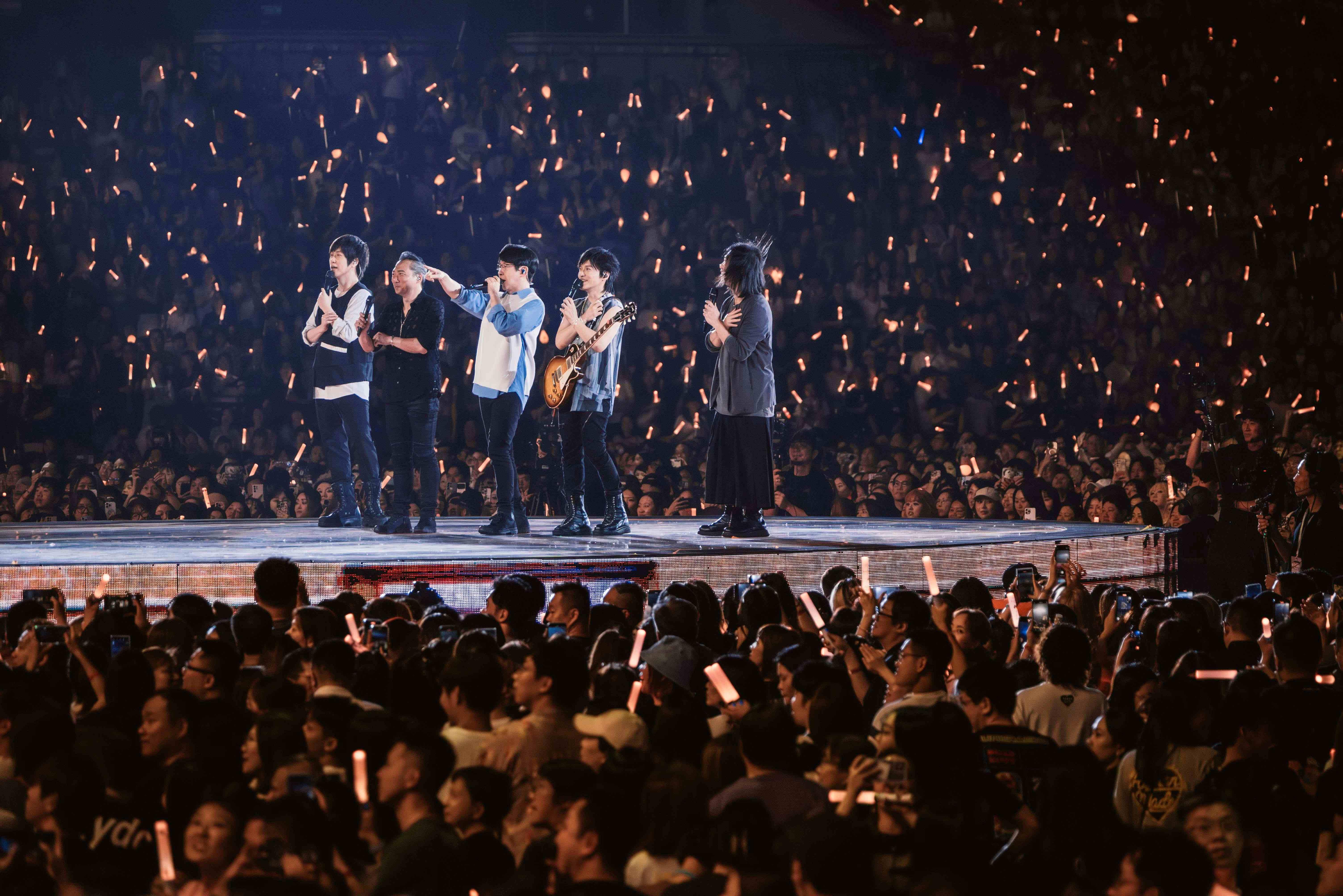 錄下歌迷《任性》的歌聲,等待下次的相聚。